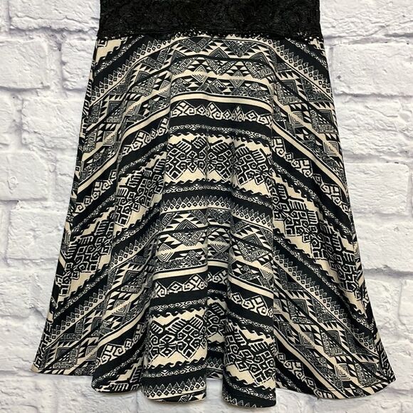 BAILEY Blue Geometric Print Lace Insert Skater Dress Size Small - Picture 4 of 10